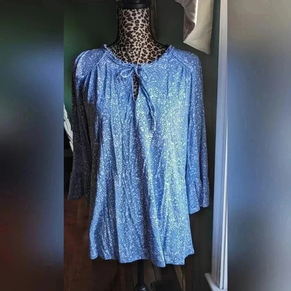 Croft and Barrow Three-Quarter Sleeve Women's Top Blue Textured Flower (EUC) - Picture 3 of 10